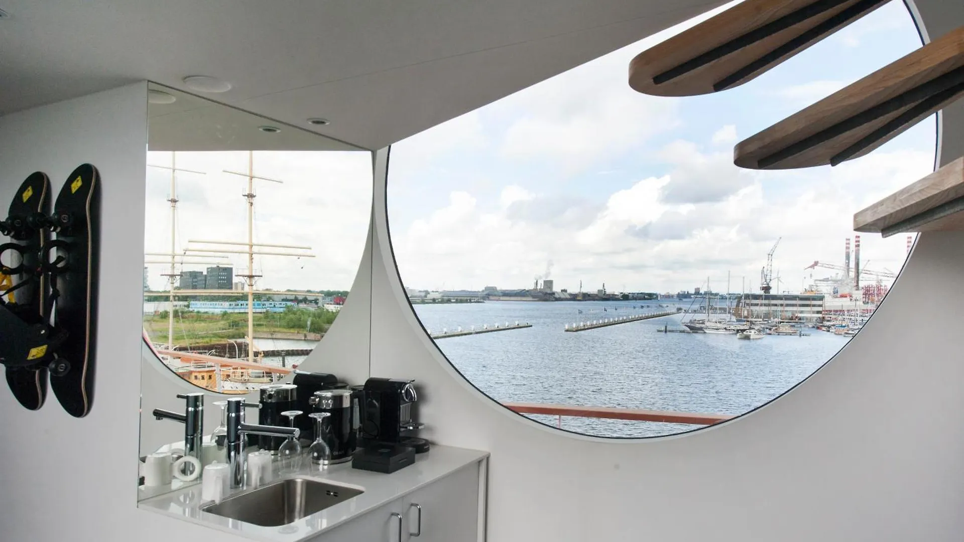 Botel Amszterdam 3*,