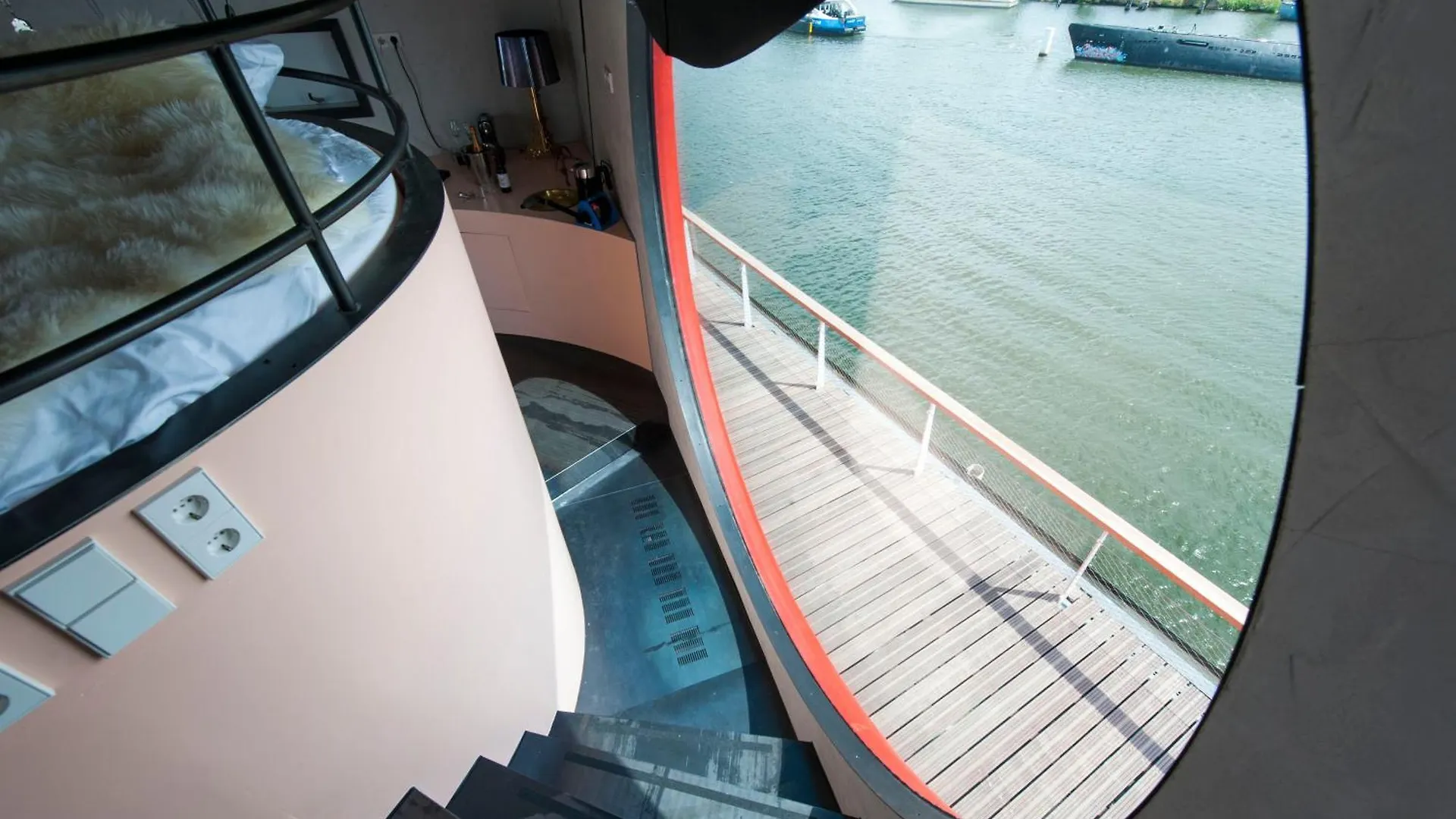 Botel Amszterdam Szálloda