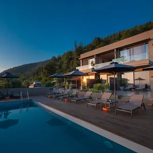 https://anmian-suites.hotelschalkidiki.net
