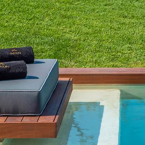 https://avaton-luxury-villas-resort.hotelschalkidiki.net