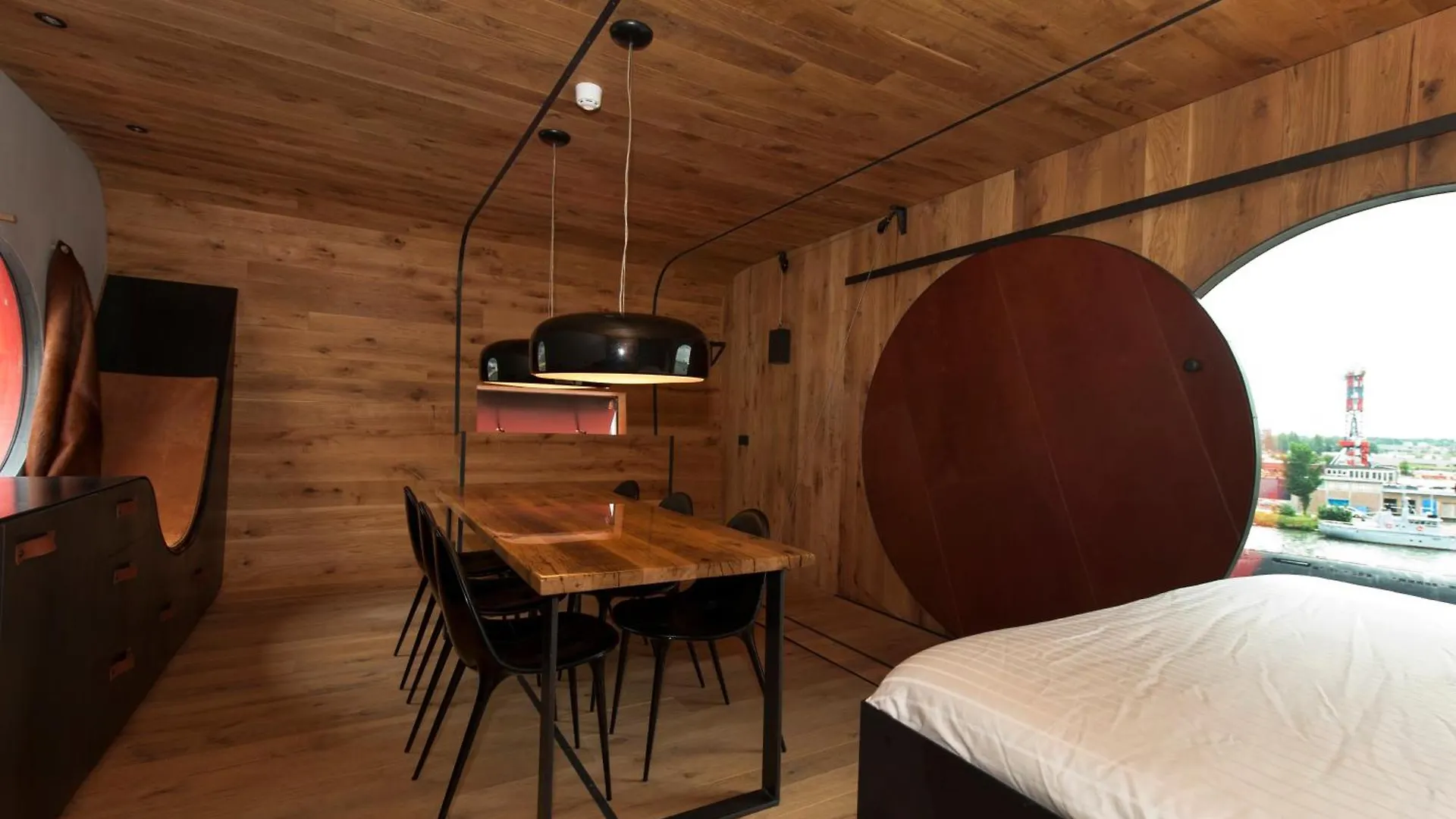 Botel Amsterdam 3*,